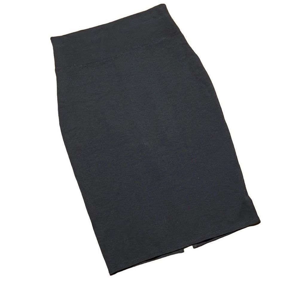 Hybrid & Co. black stretch midi pencil skirt with back vent
